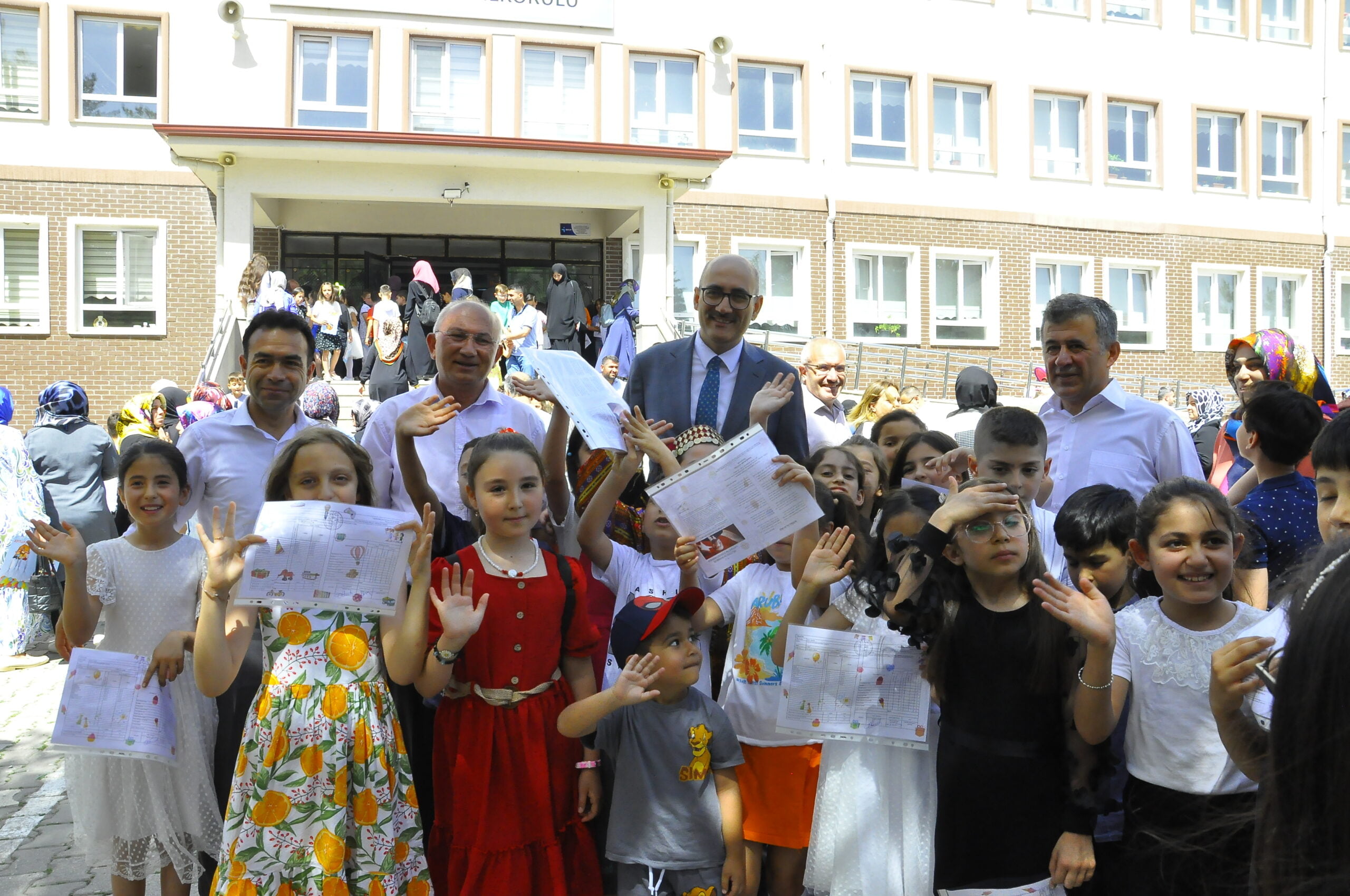 Sorgun Agah Efendi İlkokulu'nda Karne heyecanı